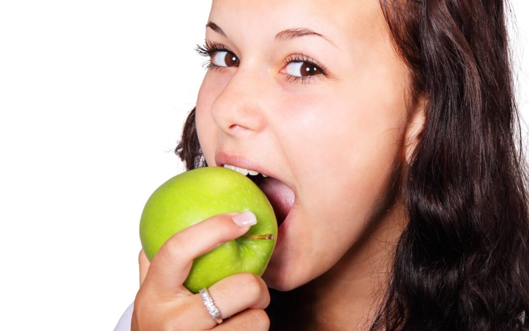 How Healthy Snacks Benefit Your Teeth